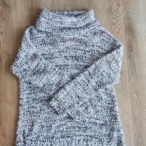 QuestionsBrand Women's Gray Sweater